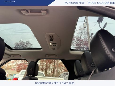 Used 2019 Land Rover Discovery SE image 19