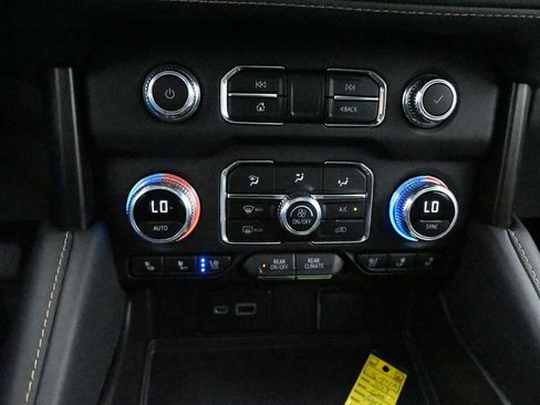 Used 2023 GMC Yukon XL AT4 w/ Technology Package AWD/4WD image 15