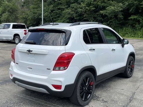 Used 2018 Chevrolet Trax LT w/ Sun & Sound Package AWD/4WD image 4