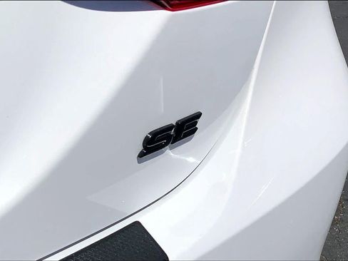 Used 2022 Toyota Camry SE w/ Carpet Mat Package (TMS) FWD image 9