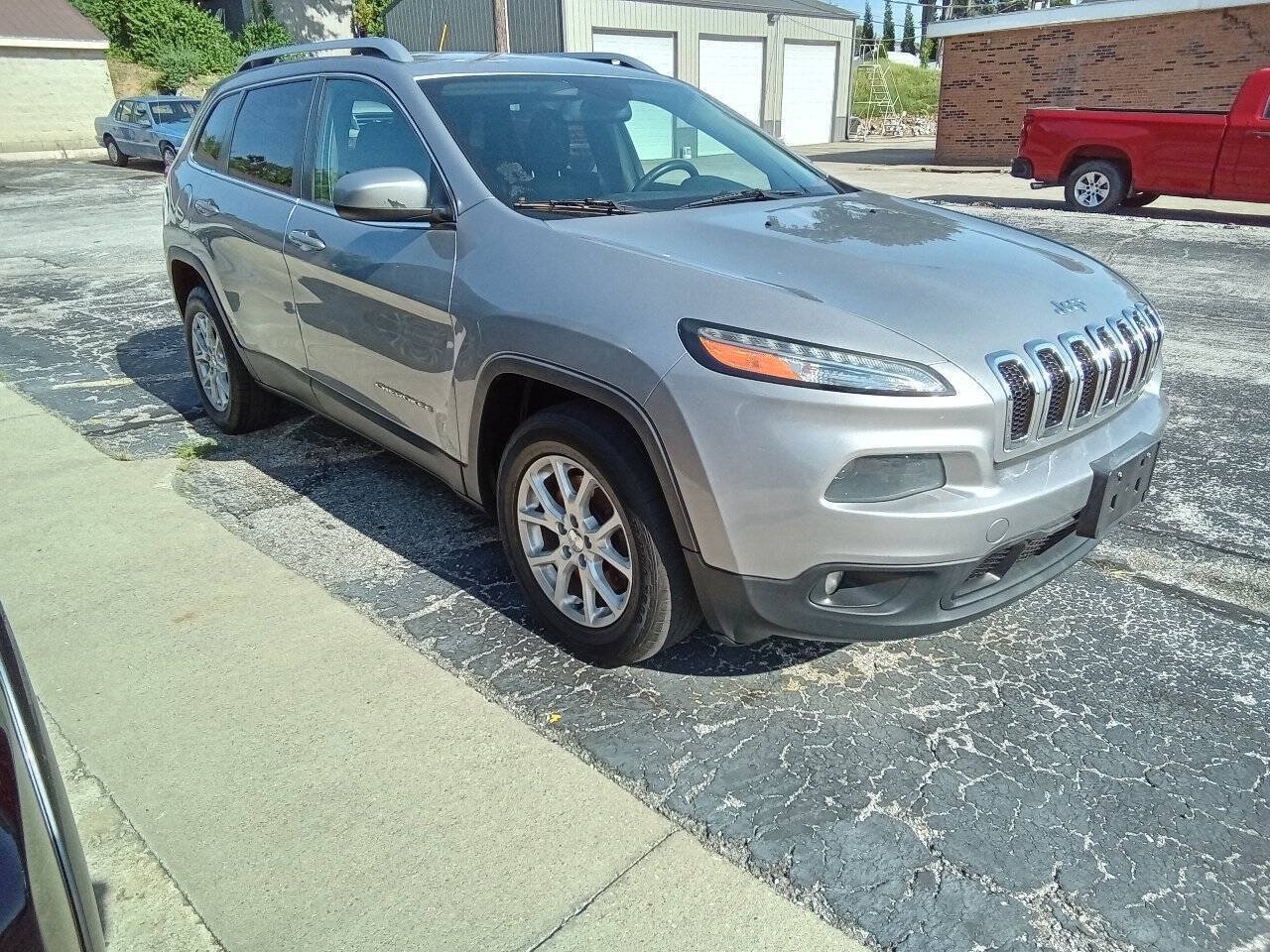 Used 2014 Jeep Cherokee Latitude w/ Cold Weather Group AWD/4WD image 2