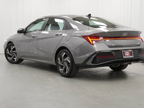 Used 2024 Hyundai Elantra Limited image 13