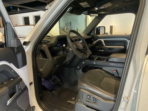Used 2022 Land Rover Defender 110 V8 AWD/4WD image 16