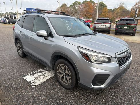 Used 2020 Subaru Forester Premium image 5