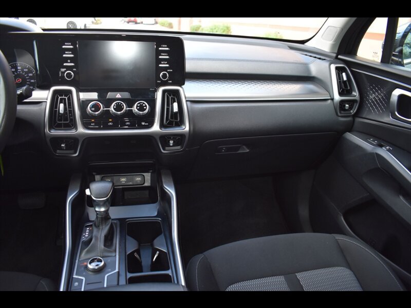 Used 2022 Kia Sorento LX AWD/4WD image 32