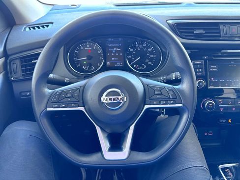 Used 2020 Nissan Rogue Sport S image 17
