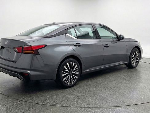 Used 2025 Nissan Altima 2.5 SV image 9