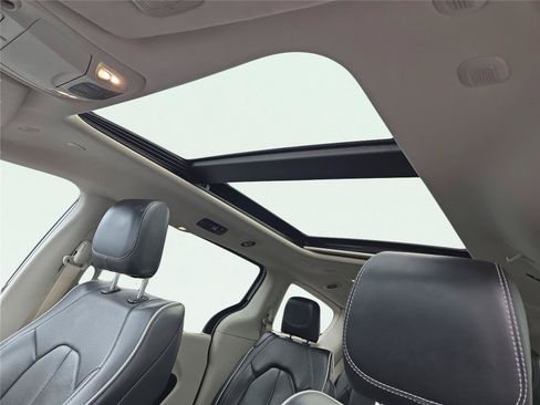 Used 2024 Chrysler Pacifica Limited FWD image 22