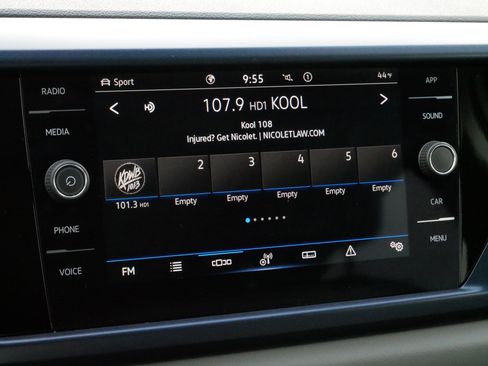 Certified 2023 Volkswagen Taos SE w/ Panoramic Sunroof Package image 22