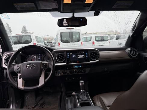Used 2017 Toyota Tacoma Limited image 11