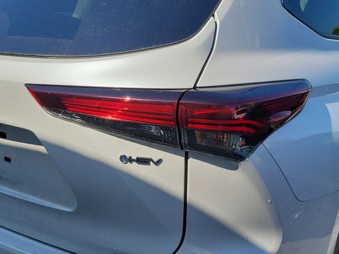 Used 2025 Toyota Highlander XLE image 5