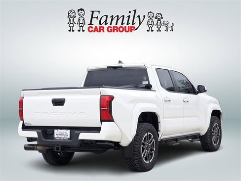 Used 2024 Toyota Tacoma TRD Sport image 4