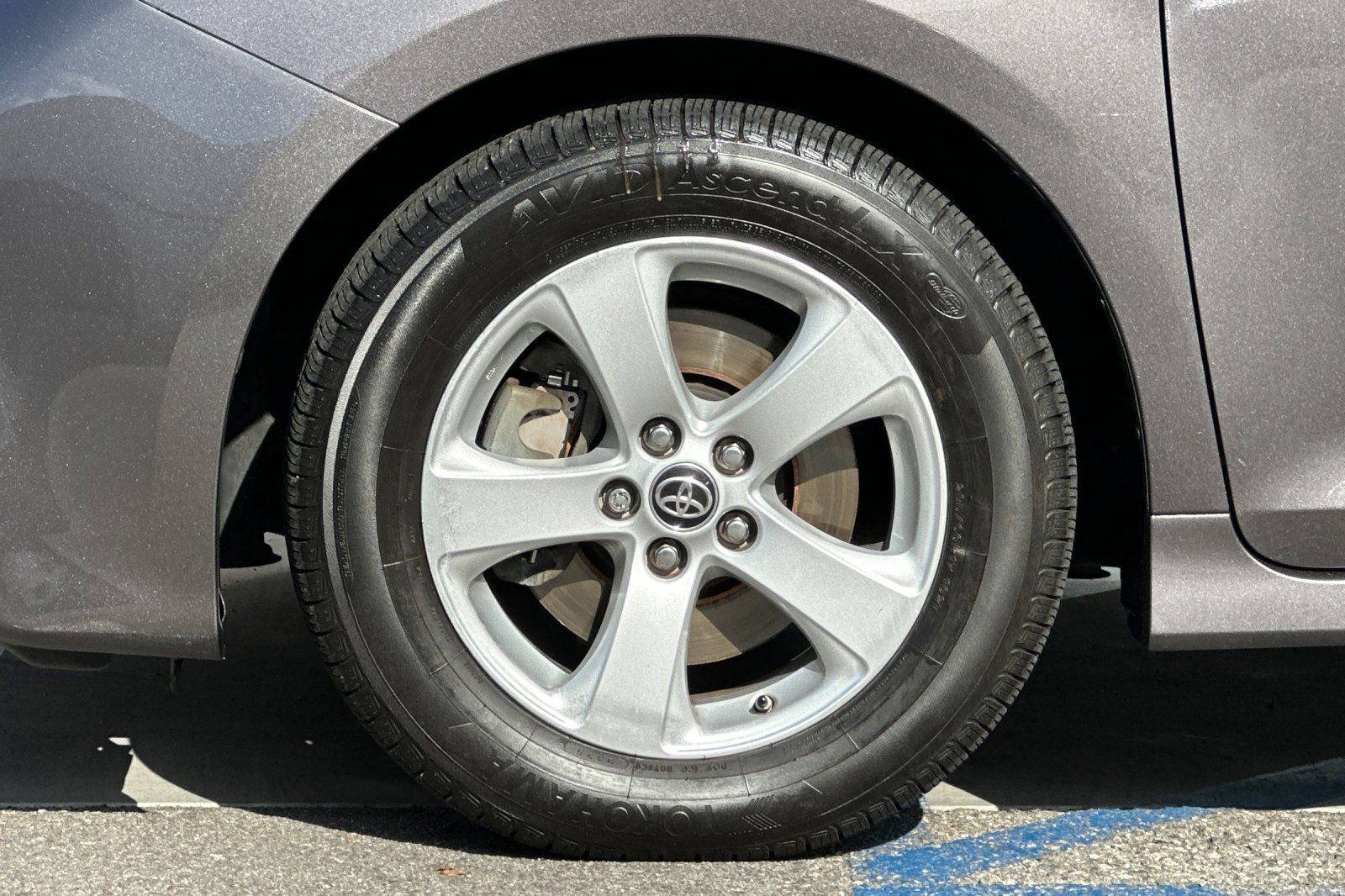 Used 2020 Toyota Sienna LE w/ Carpet Mat Package FWD image 26