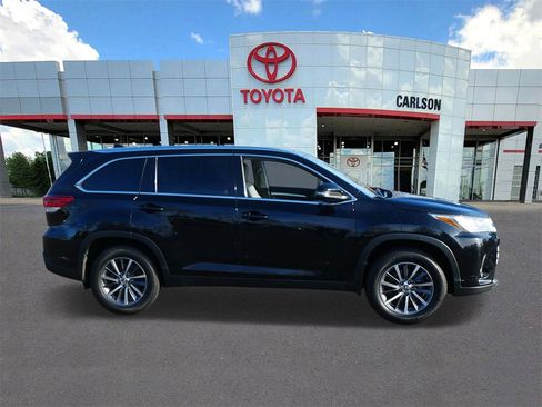 Used 2019 Toyota Highlander XLE image 4