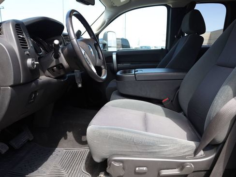 Used 2009 Chevrolet Silverado 2500 LT w/ Interior Plus Package AWD/4WD image 11