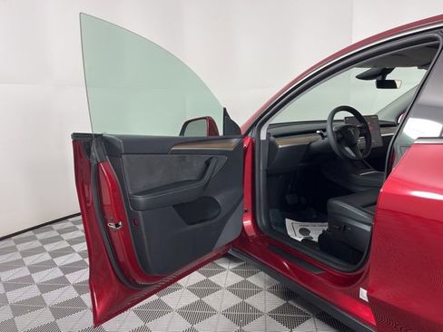 Used 2024 Tesla Model Y Long Range image 16