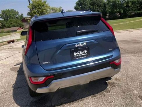New 2025 Kia Niro EX Touring image 9