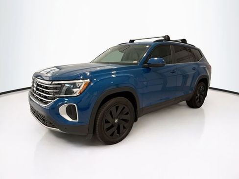 Used 2025 Volkswagen Atlas SE image 3