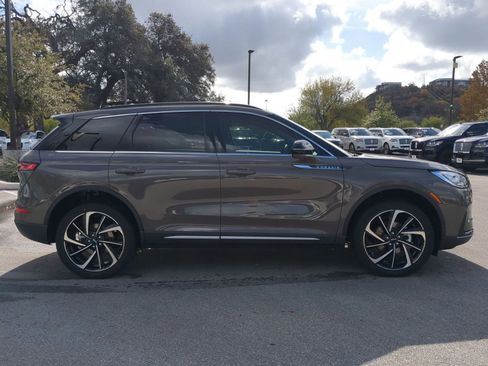 New 2025 Lincoln Corsair Reserve image 2