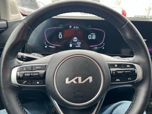 Used 2023 Kia Sportage EX AWD/4WD image 16