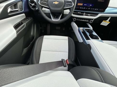 New 2026 Chevrolet Equinox EV LT image 14
