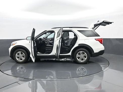 Used 2022 Ford Explorer XLT w/ Class IV Trailer Tow Package image 32