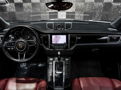 Used 2017 Porsche Macan S image 16