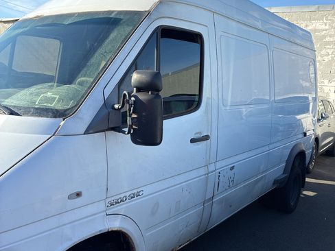 Used 2006 Dodge Sprinter 2500 image 3