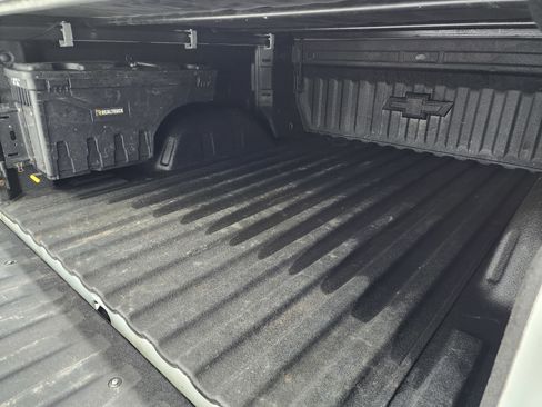 Used 2023 Chevrolet Silverado 1500 RST w/ Redline Edition AWD/4WD image 5