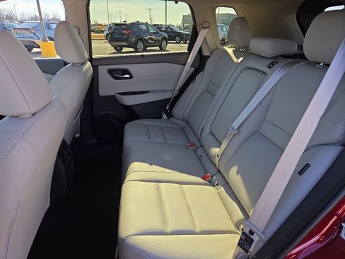 Used 2025 Nissan Rogue SL w/ Tech Package image 10