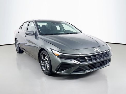 Used 2025 Hyundai Elantra SEL FWD image 1