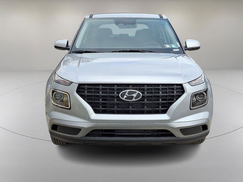 New 2026 Hyundai Venue SE image 2