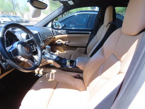 Used 2017 Porsche Cayenne AWD/4WD image 10