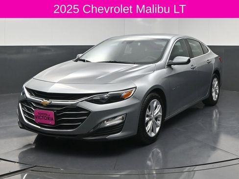 Used 2025 Chevrolet Malibu LT FWD image 2