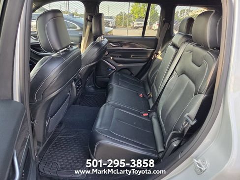 Used 2022 Jeep Grand Cherokee Overland AWD/4WD image 7