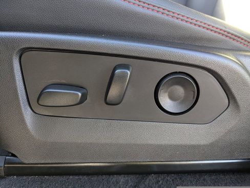 Used 2024 Chevrolet Colorado Z71 w/ Z71 Convenience Package 2 image 21