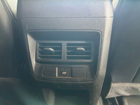 Used 2024 Chevrolet Colorado LT RWD image 31