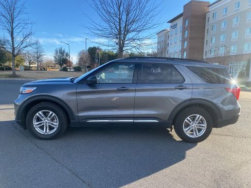 Used 2023 Ford Explorer XLT w/ Equipment Group 202A image 4