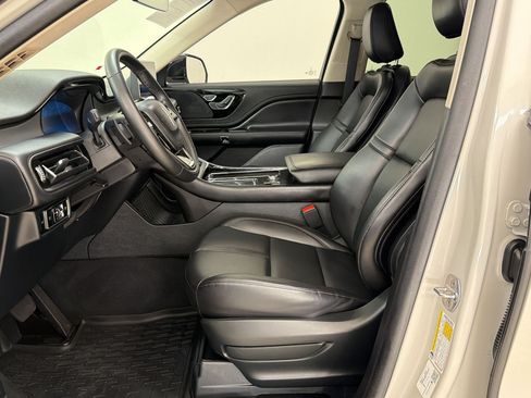 Used 2023 Lincoln Aviator 2WD image 5