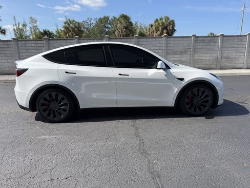 Used 2024 Tesla Model Y Performance AWD/4WD image 7