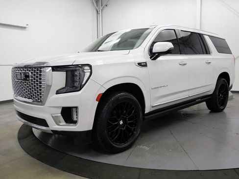 Used 2023 GMC Yukon XL Denali AWD/4WD image 3