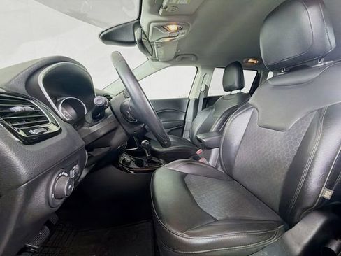 Used 2019 Jeep Compass Latitude AWD/4WD image 22