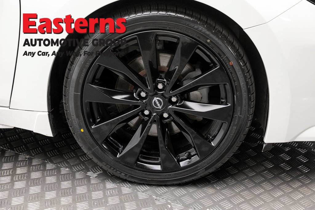 Used 2023 Nissan Maxima SR w/ Sport Mat Group FWD image 35