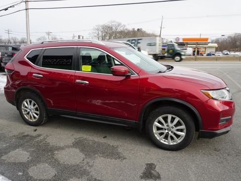 Used 2018 Nissan Rogue SV image 4