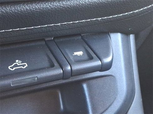 Used 2018 GMC Canyon SLE w/ SLE Convenience Package image 24