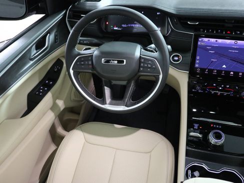 New 2025 Jeep Grand Cherokee L Limited w/ Luxury Tech Group II image 17