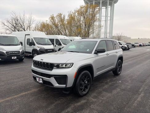New 2026 Jeep Grand Cherokee Altitude AWD/4WD image 1