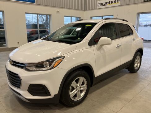 Used 2018 Chevrolet Trax LT w/ Driver Confidence Package image 1