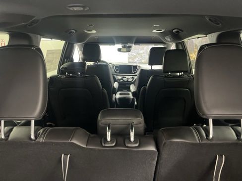 New 2025 Chrysler Voyager LX image 30