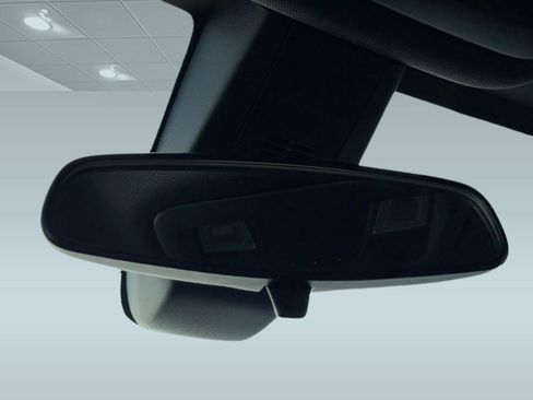 Used 2023 Chevrolet Traverse LT image 17